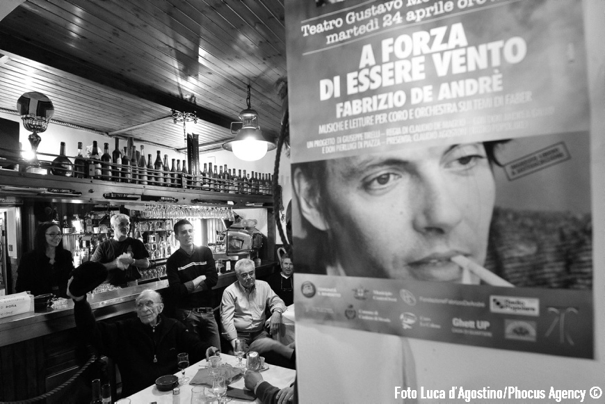 Genova, 23/04/2012 - A Forza di essere Vento - Viaggio con il Coro Le Colone di Mortegliano verso Genova - Il gruppo alla osteria "
